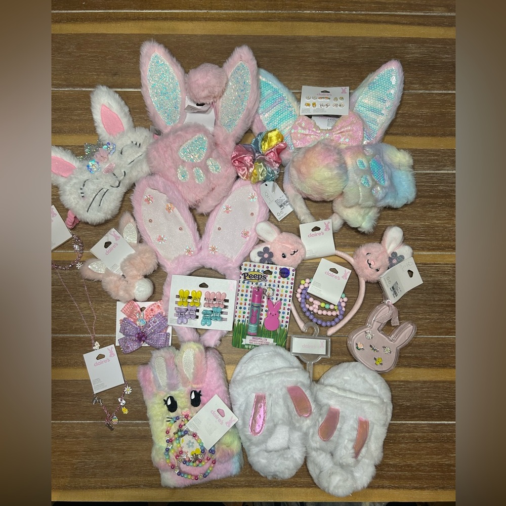 Cute Bunny Ears, Slipper (S/M), and Accessories
Set A01